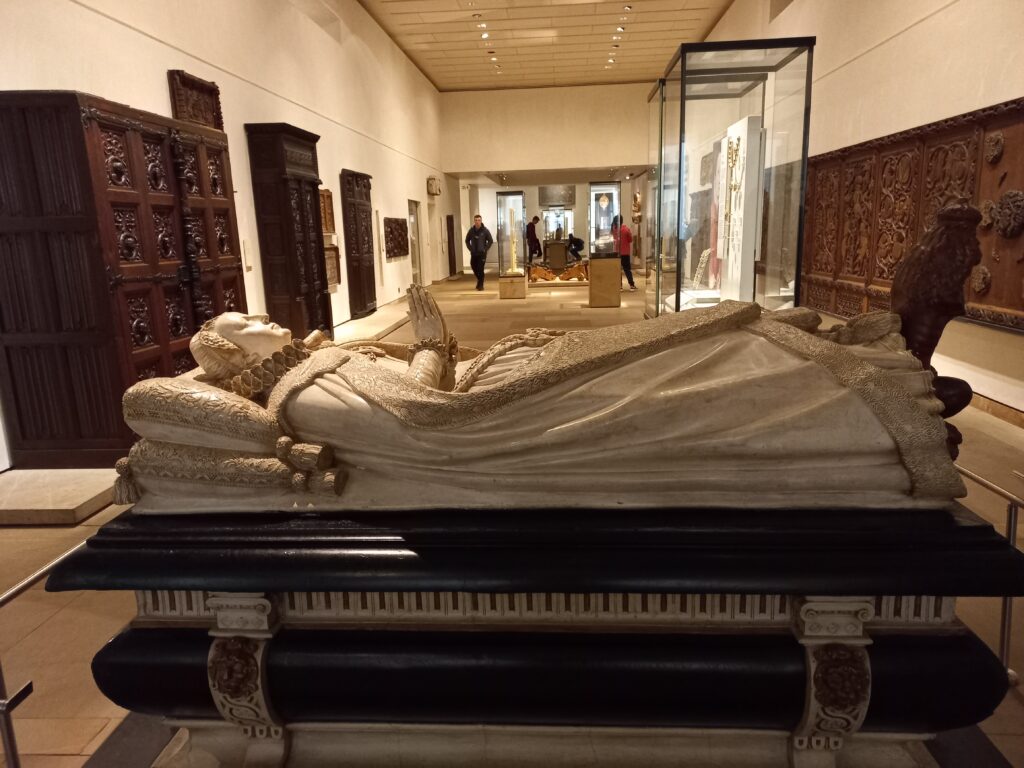 Het grafmonument van Mary Queen of Scots in het National Museum of Schotland